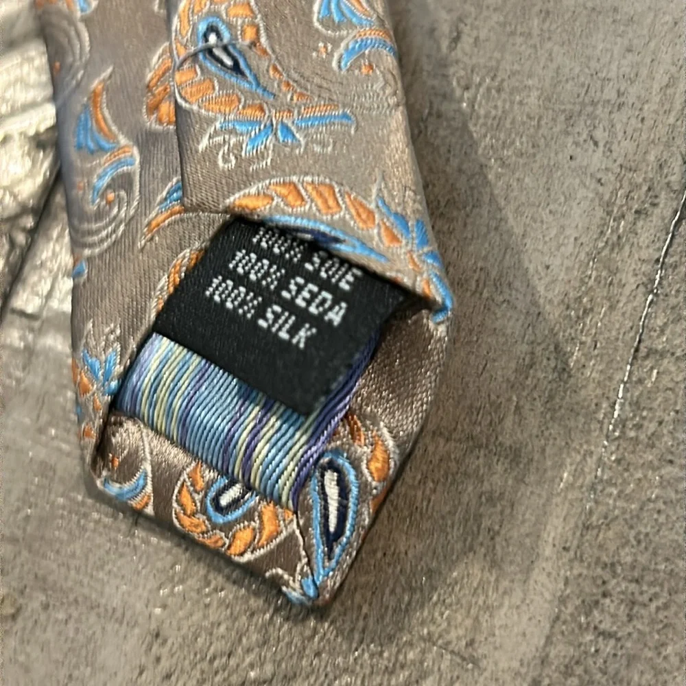 NWT Men’s Silk Tie Alexander Julian American Modern Neutral Colors Nice Pattern